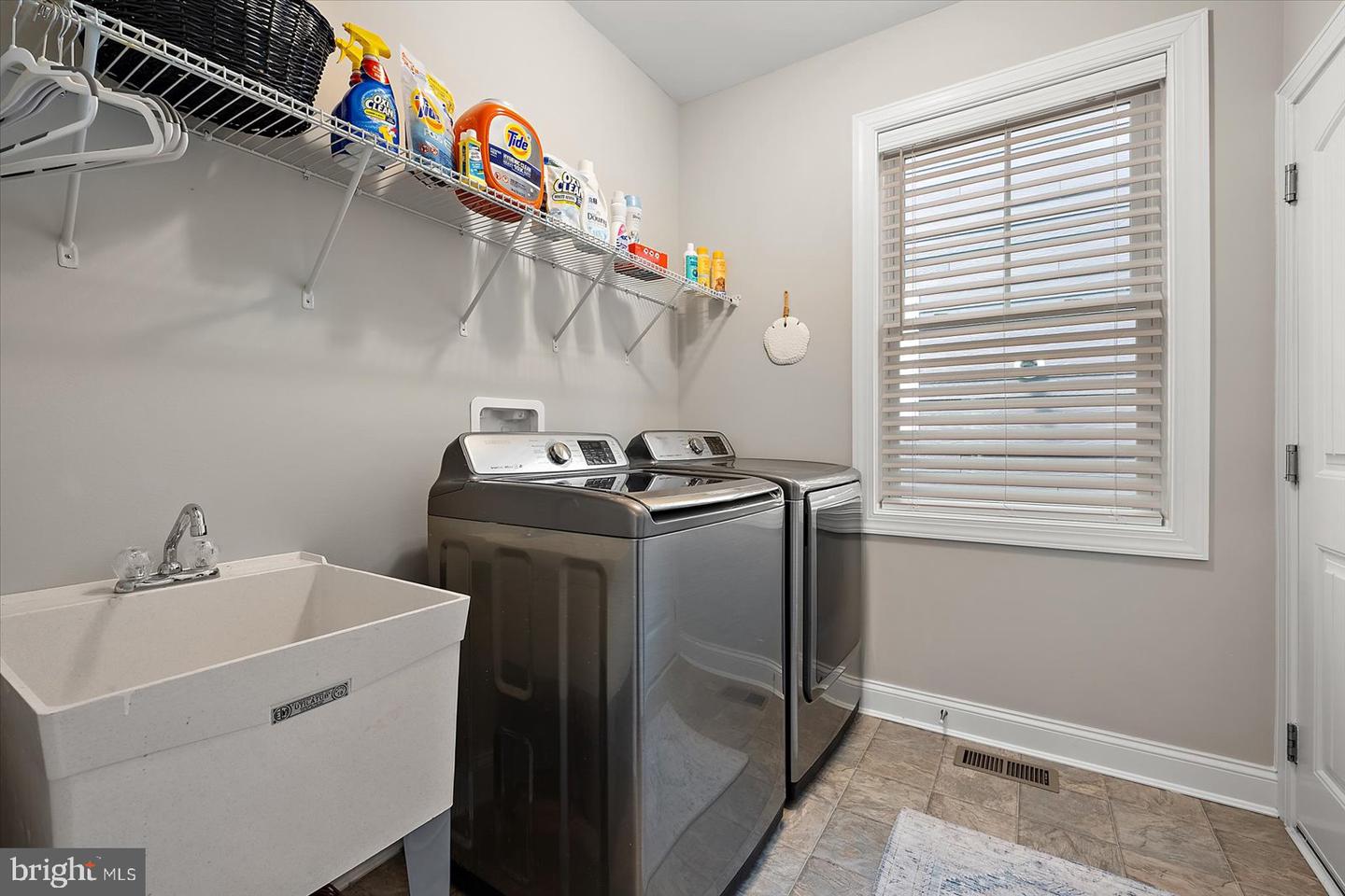 22072 Seaport Sq Property Photo 36