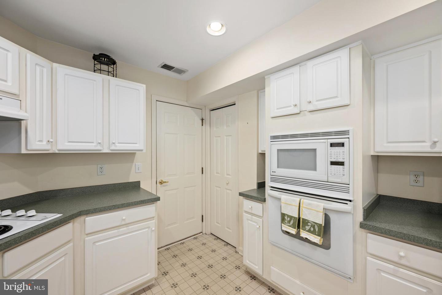 7 Beech Ct #6.5d Property Photo 11