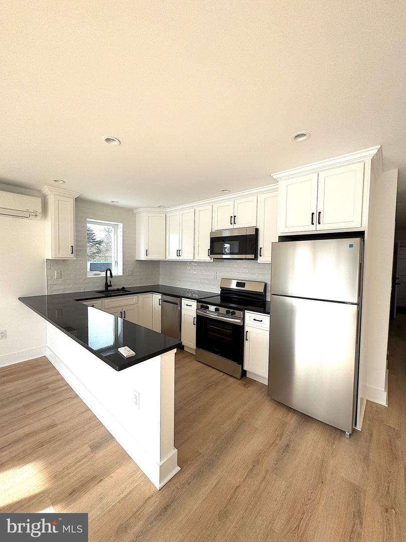 168 Columbia Avenue #f Property Photo 1