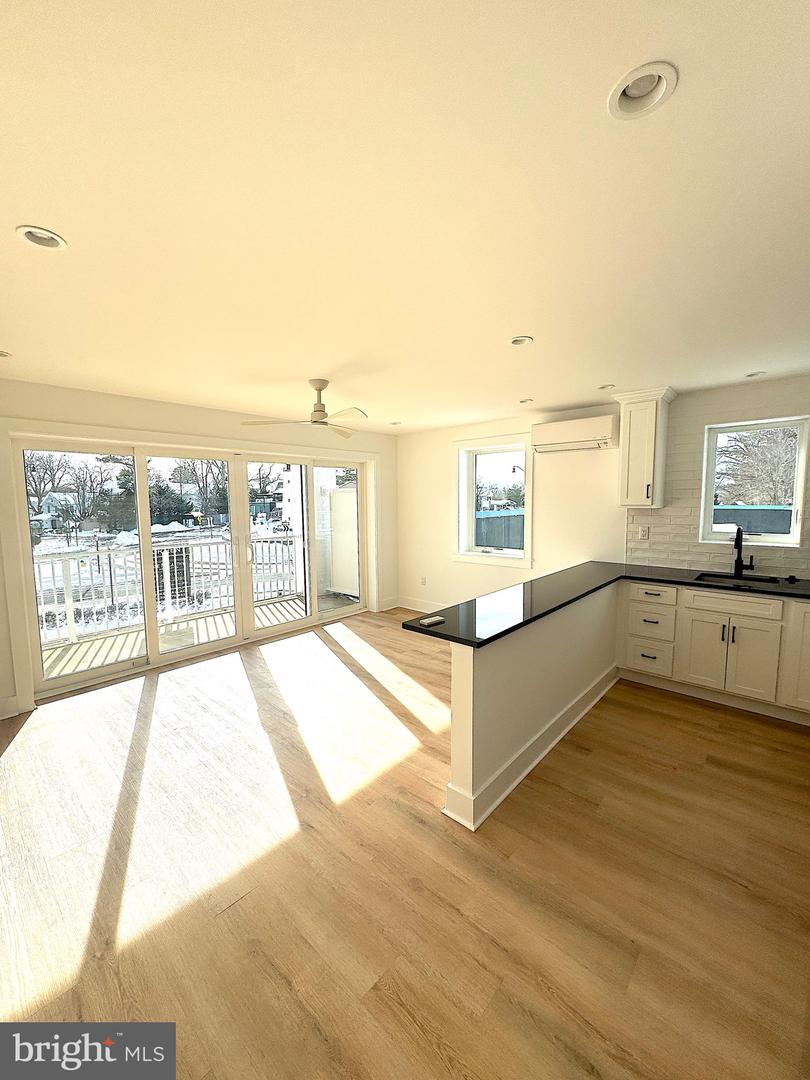 168 Columbia Avenue #f Property Photo 3