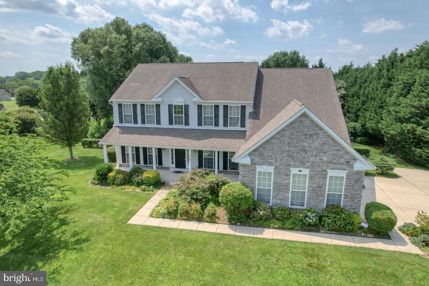 8482 GLADE DR