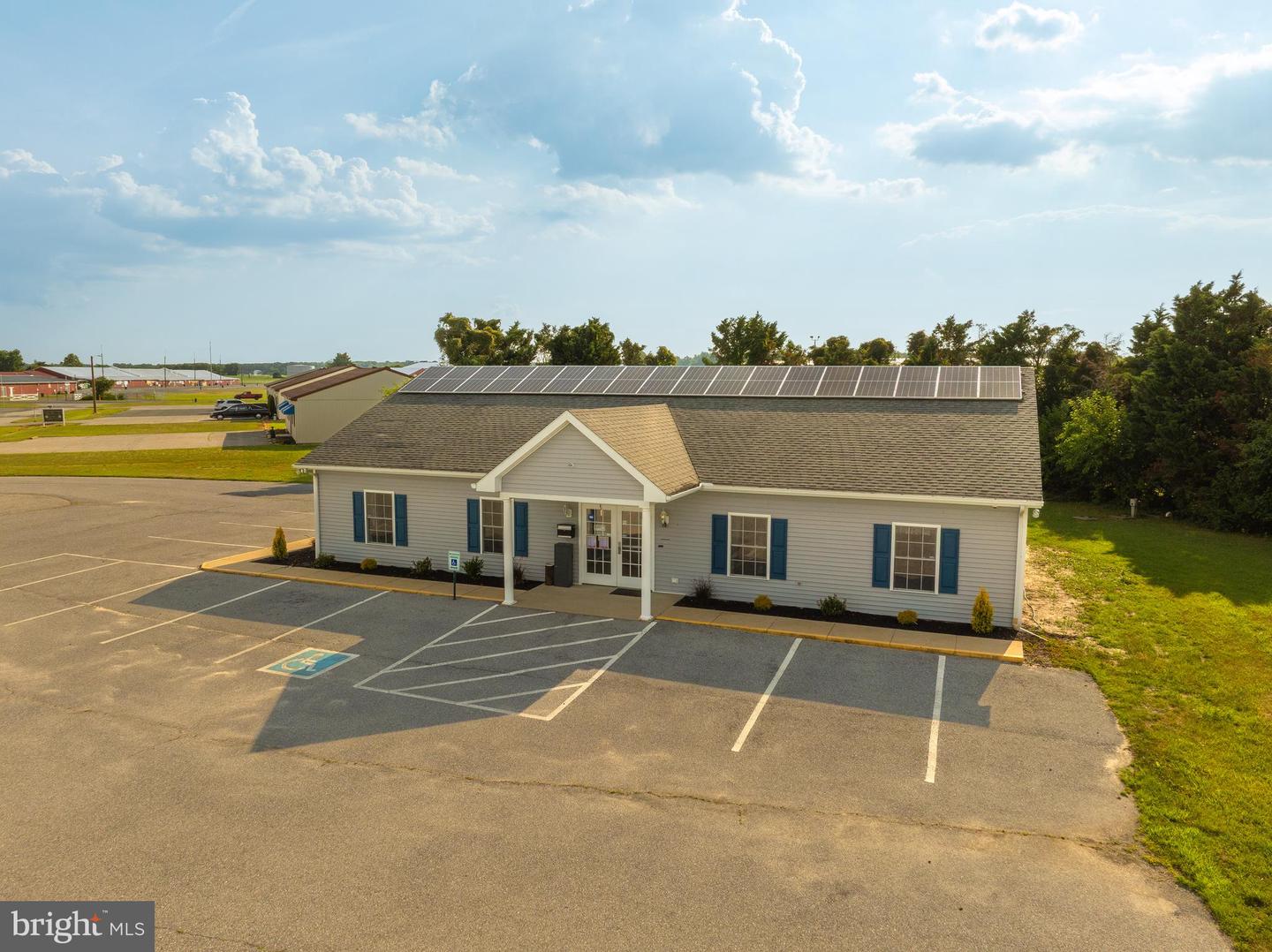 11516 Commercial Ln Property Photo 1