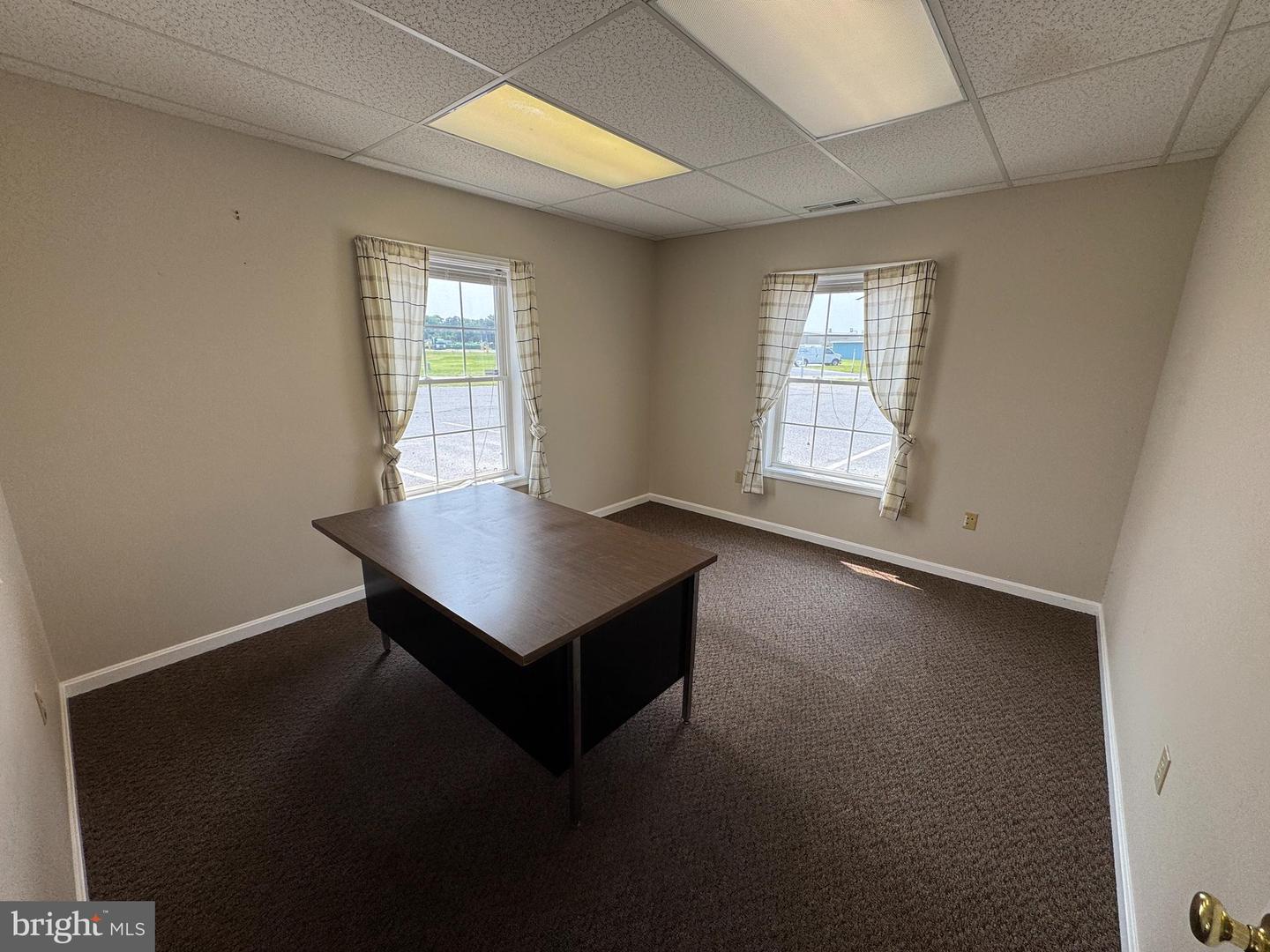 11516 Commercial Ln Property Photo 8