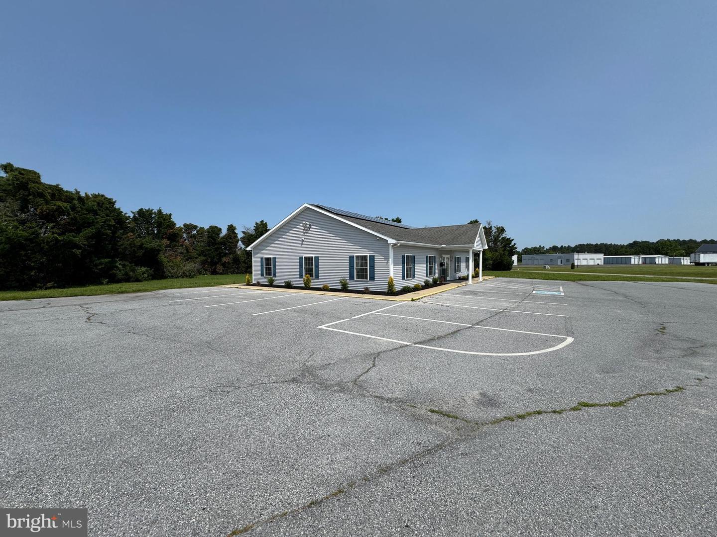11516 Commercial Ln Property Photo 16