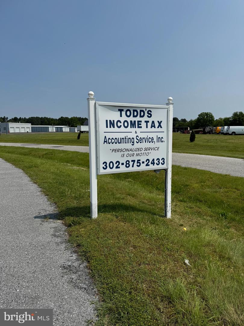11516 Commercial Ln Property Photo 20