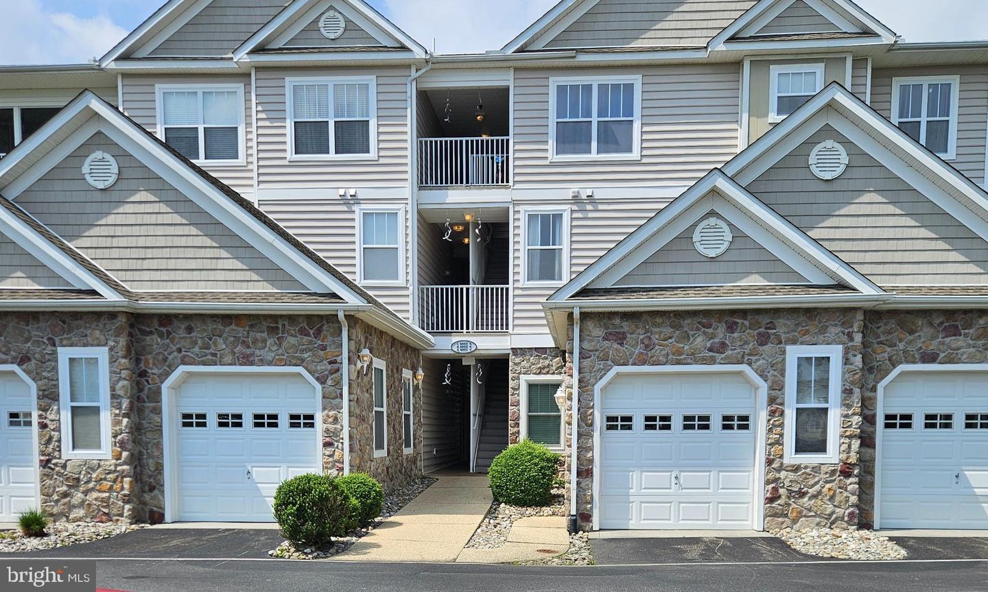 4001D N SAGAMORE DR #4001D Property Photo 1