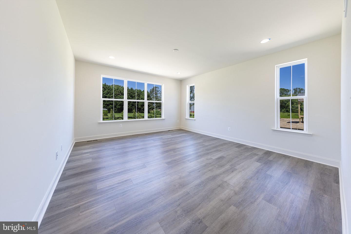 16236 Amora Drive Property Photo 17