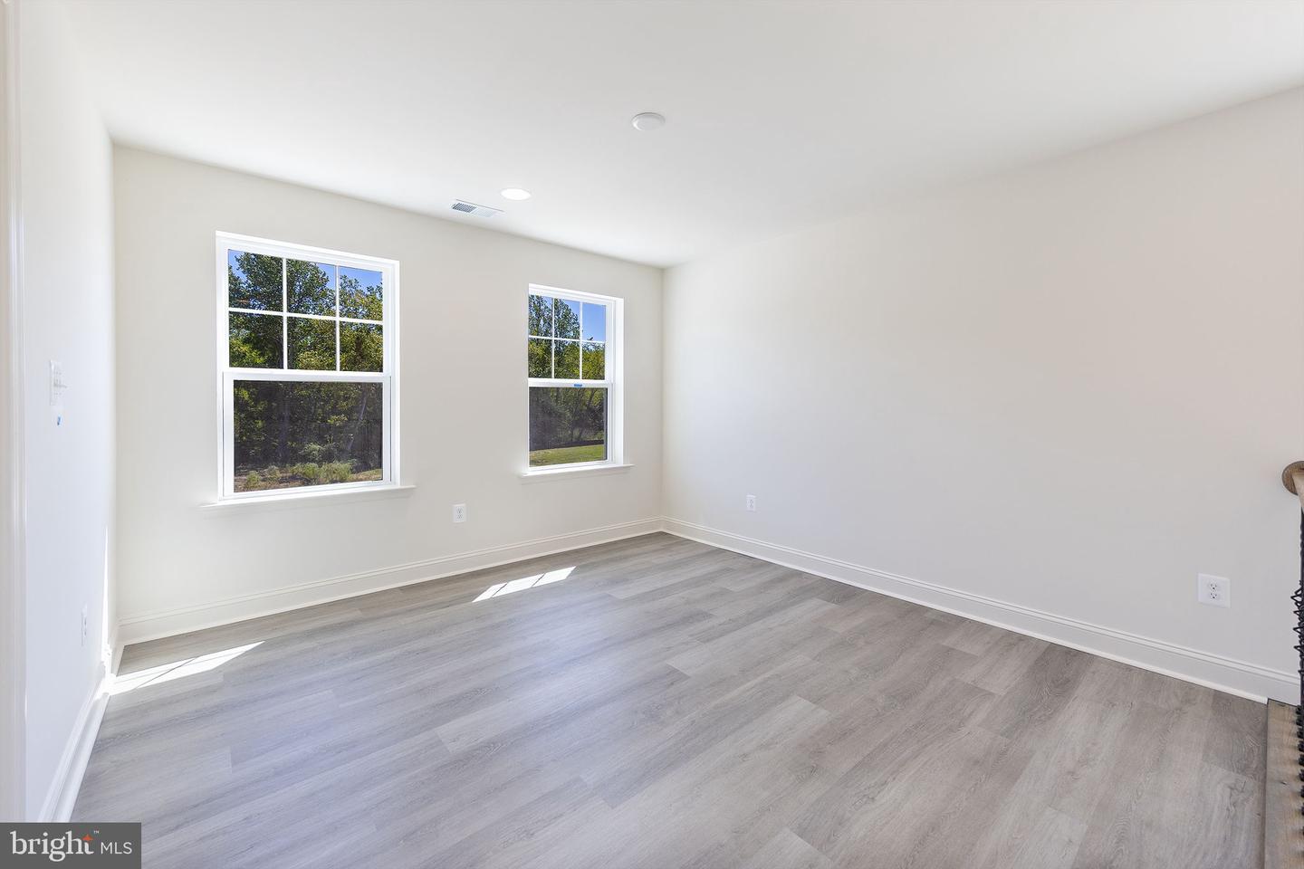 16300 Amora Drive Property Photo 5