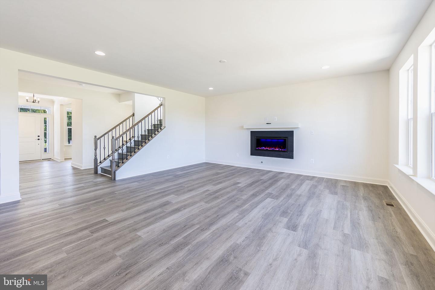 16300 Amora Drive Property Photo 8