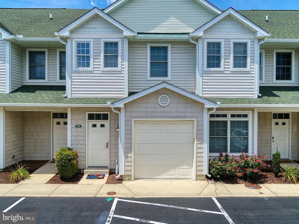 19967 SANDY BOTTOM CIR #104 Property Photo 1