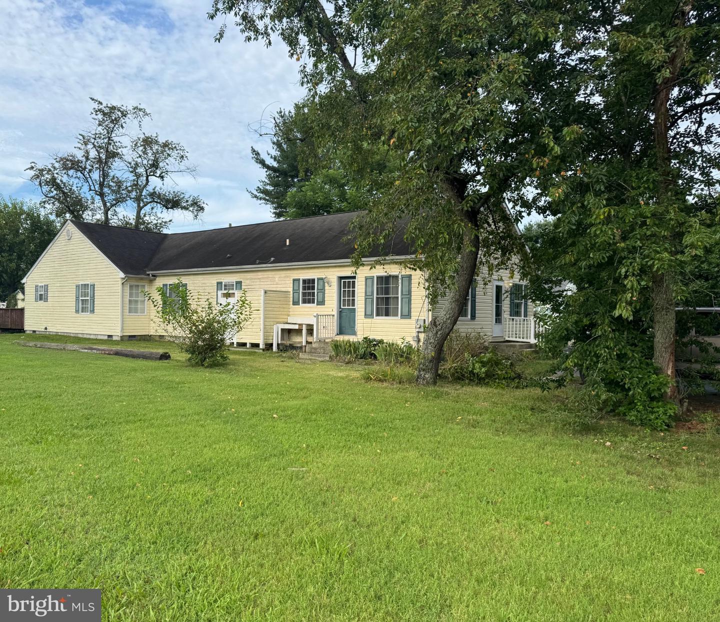 602 E Laurel Street Ext Property Photo 1