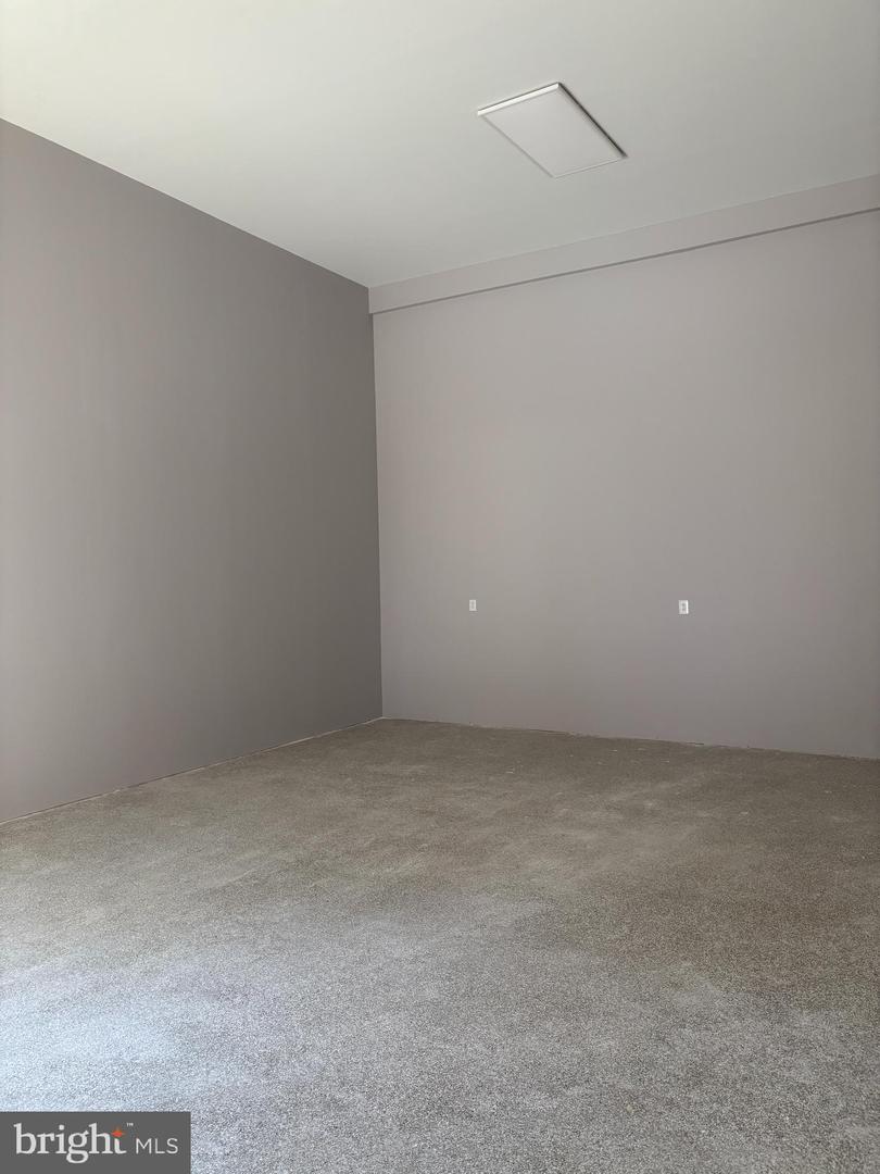 30616 Property Photo 17