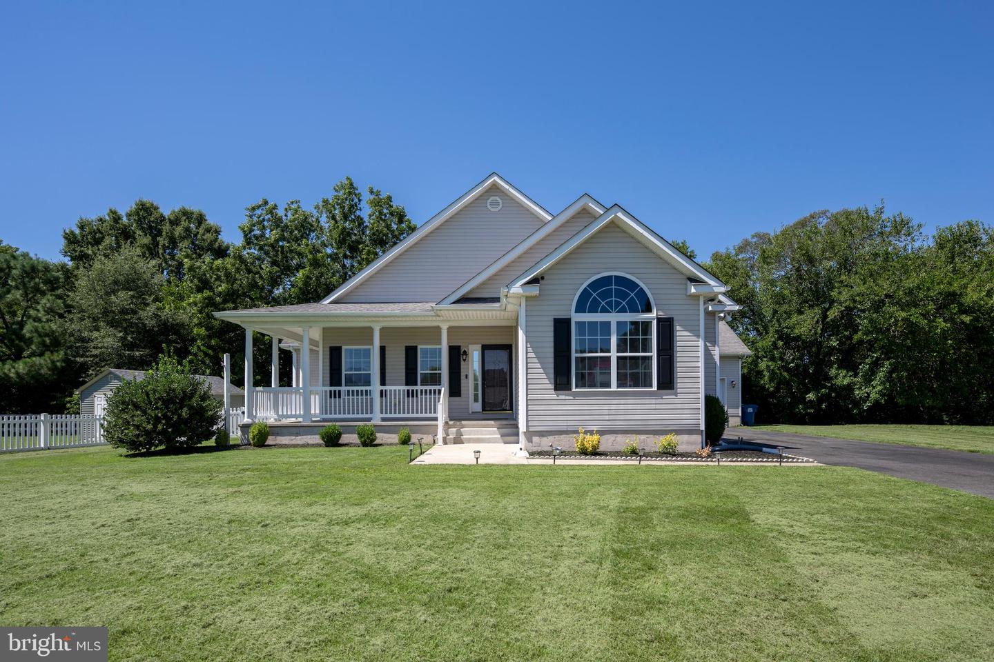 10333 Strawberry Pt Property Photo 1