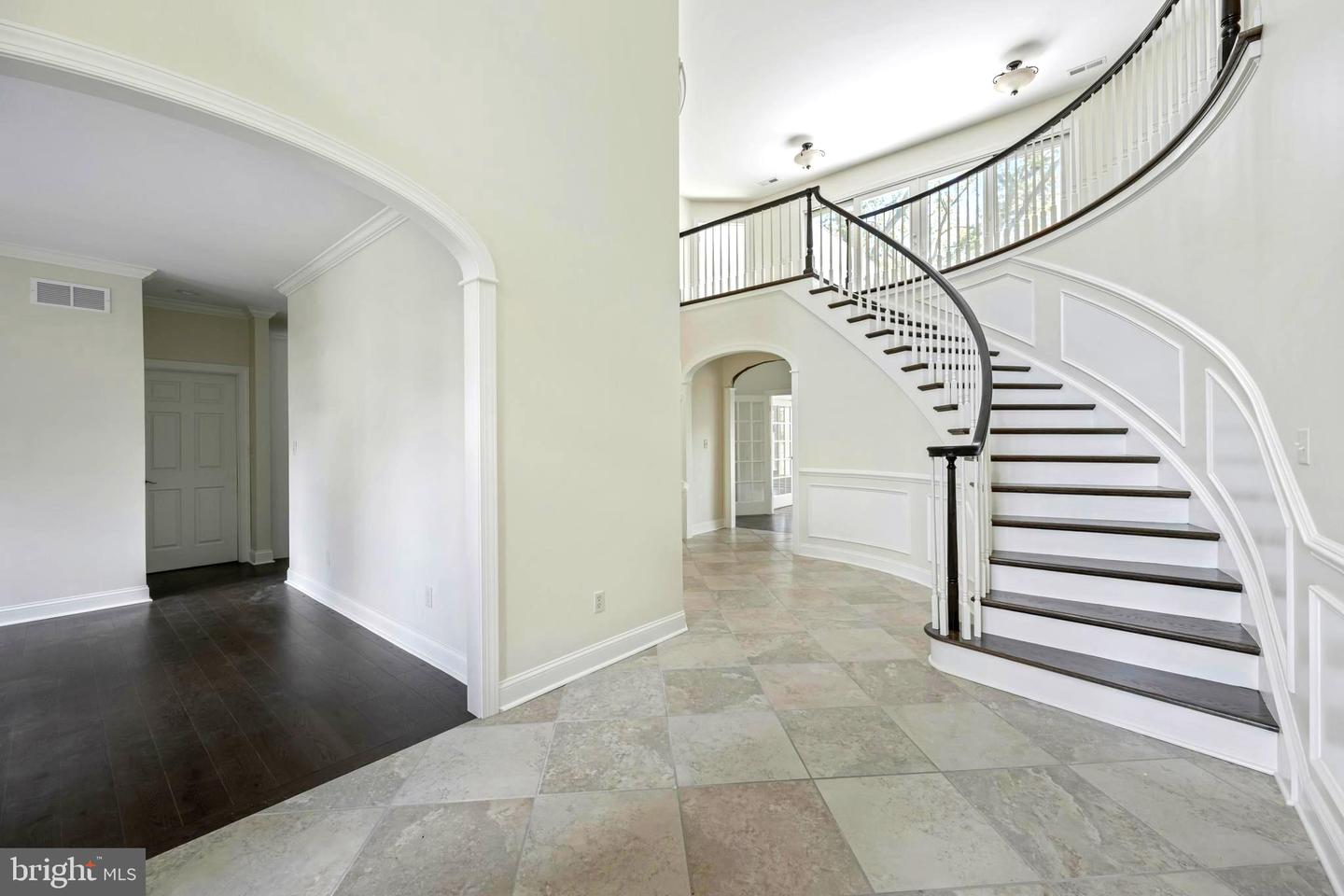 154 W Shore Dr Property Photo 3