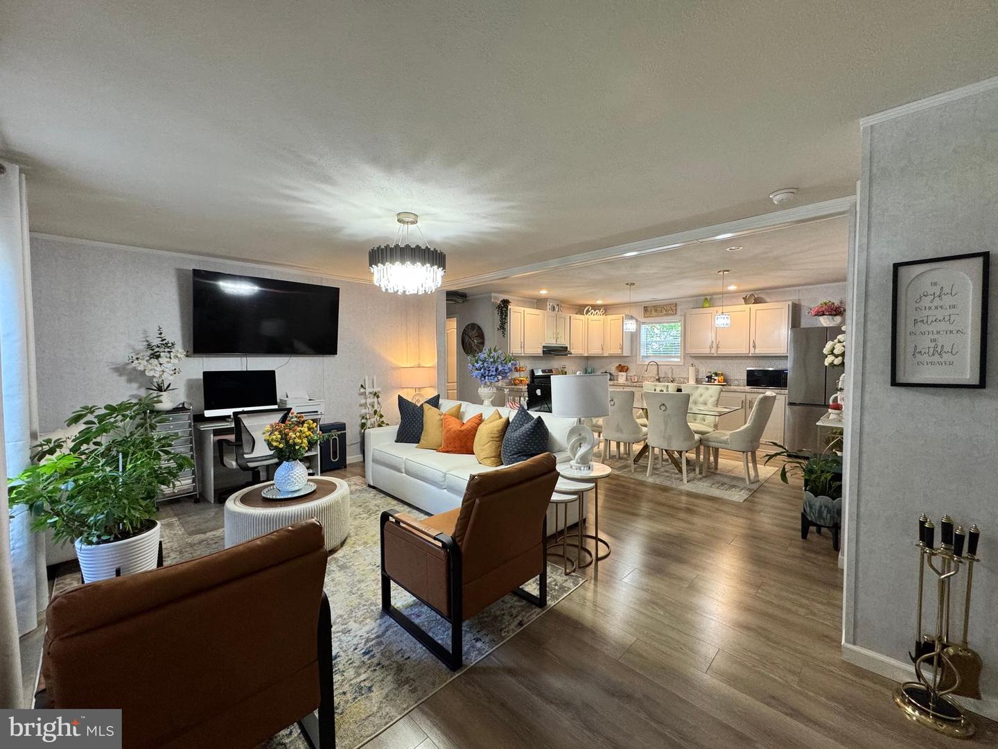 25709 Palmetto St Property Photo 8