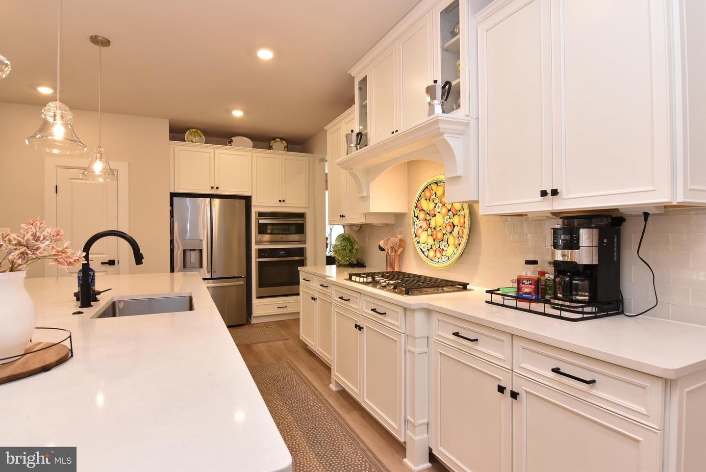 28019 Winona Ln Property Photo 11