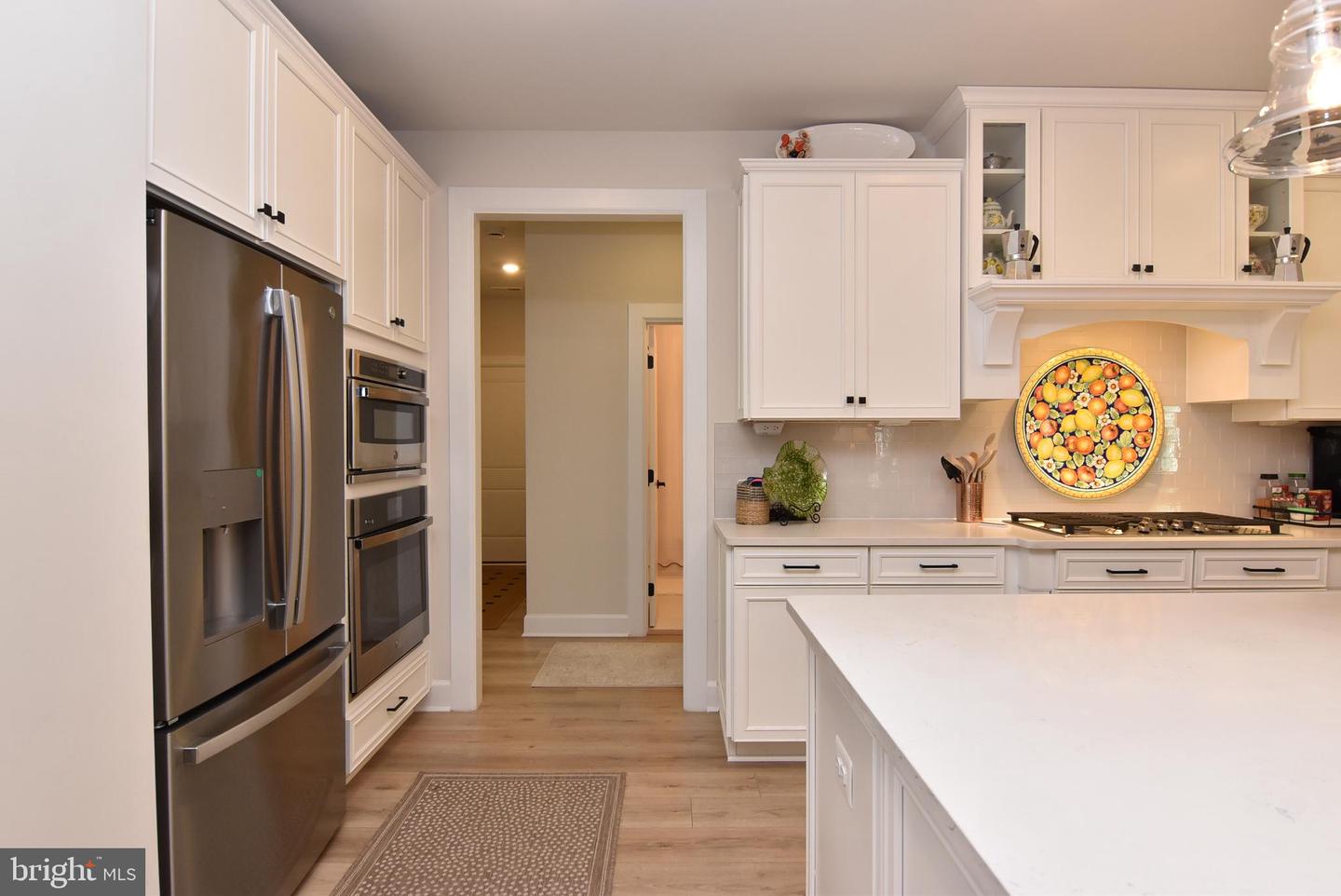 28019 Winona Ln Property Photo 12