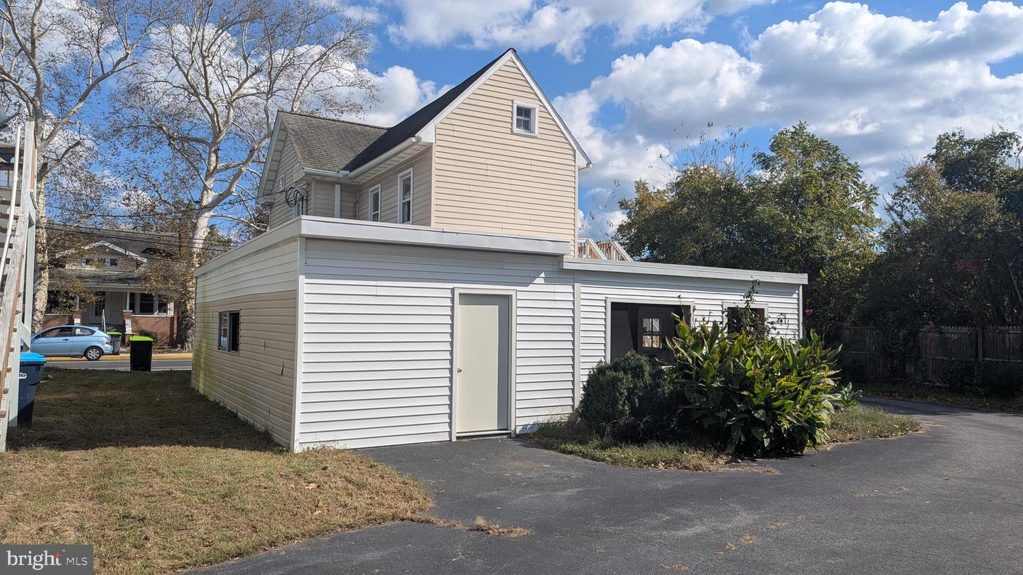 107 N Bedford St Property Photo 4