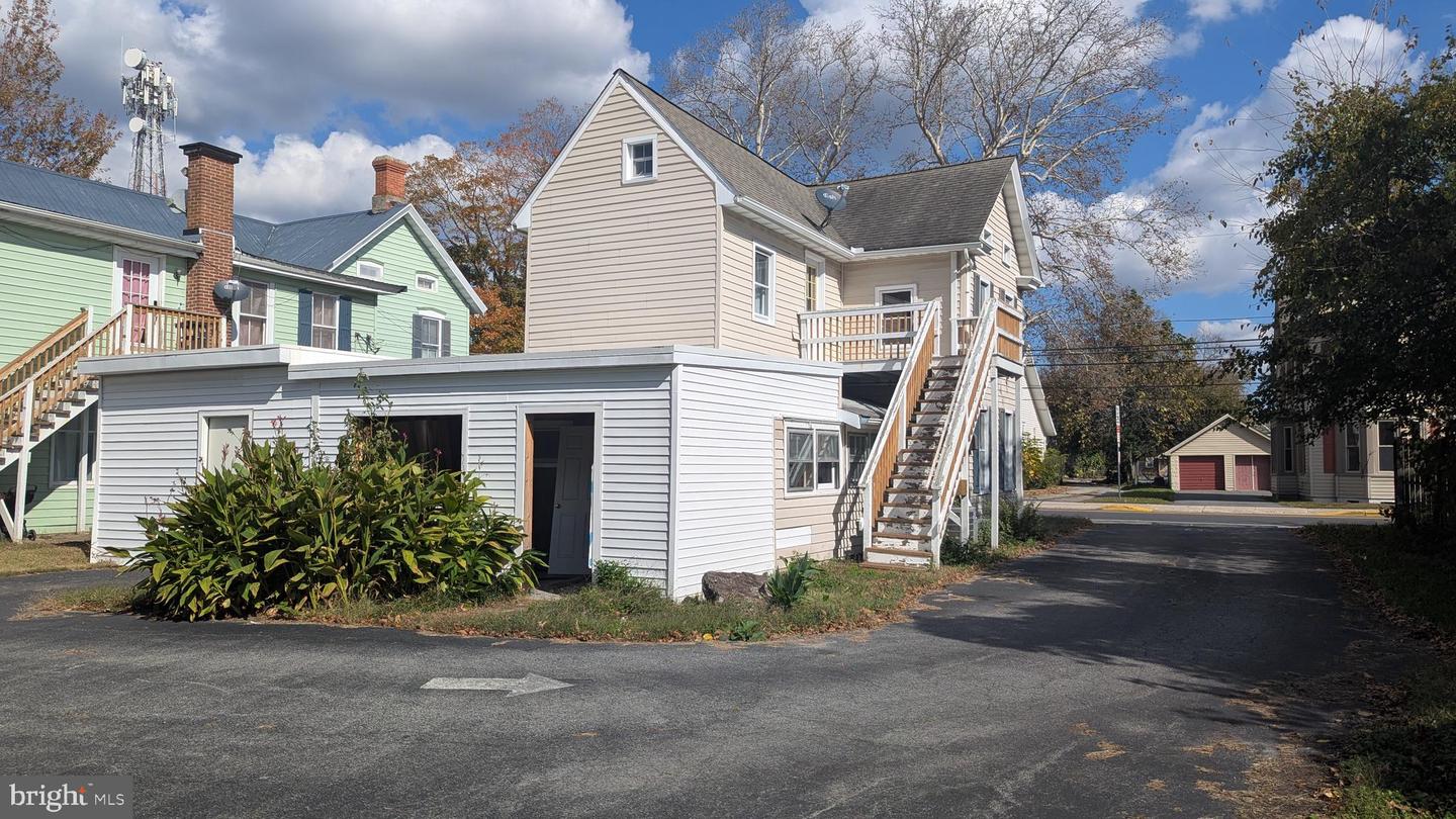 107 N Bedford St Property Photo 6