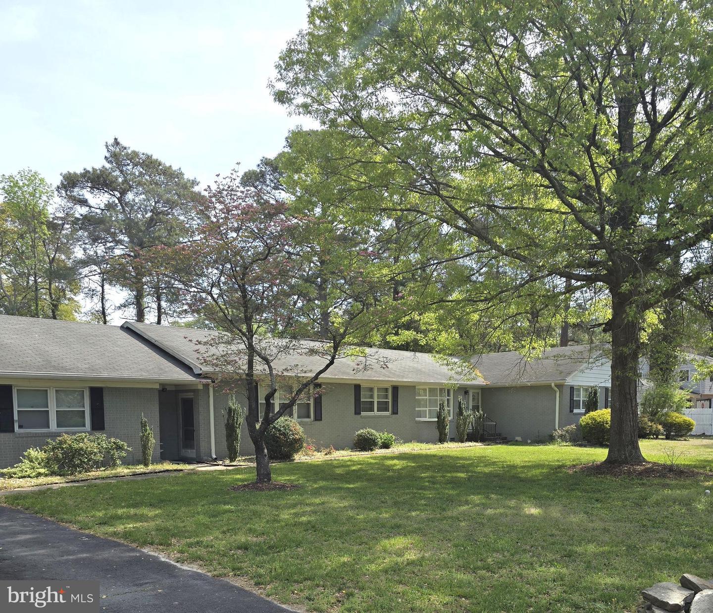 9593 N Shore Dr Property Photo 1