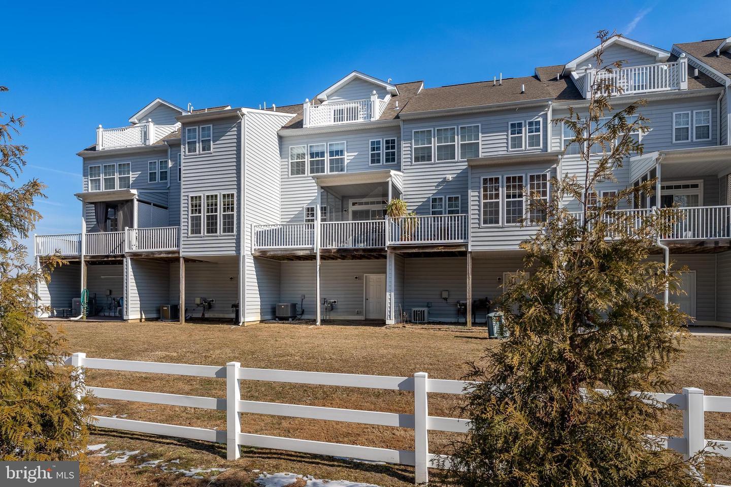 26740 Chatham Ln Property Photo 8