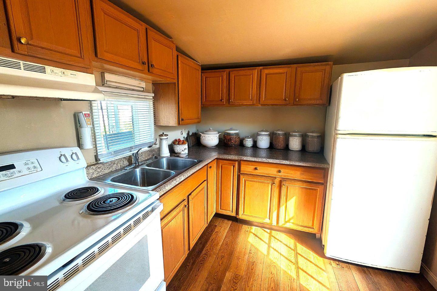 15 E 4th St Property Photo 3
