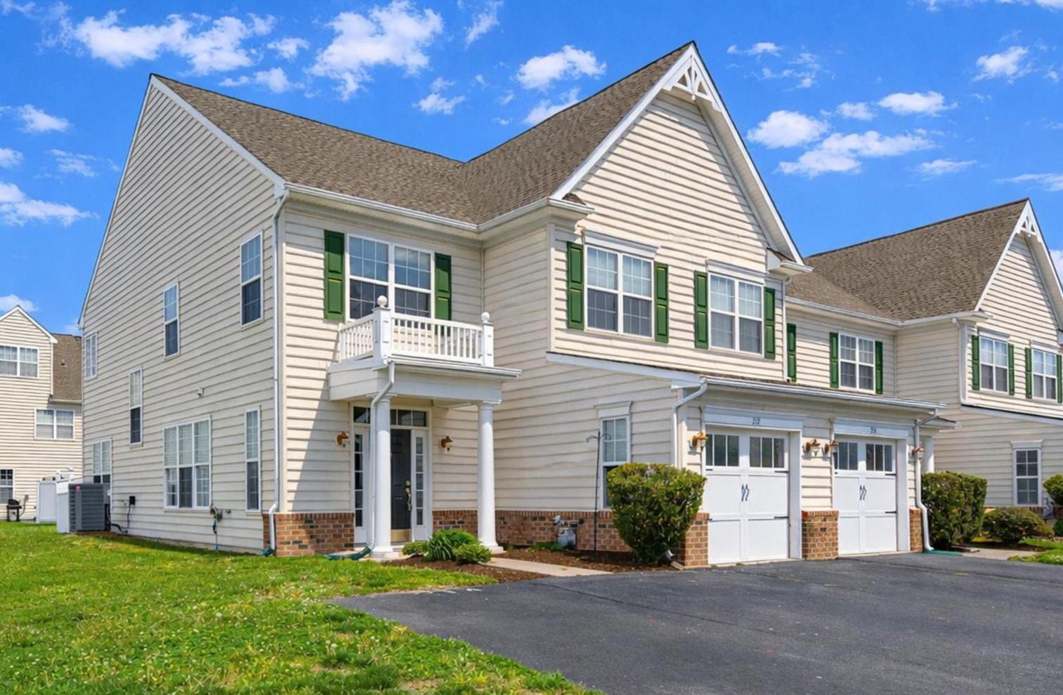 212 W BOURNE WAY