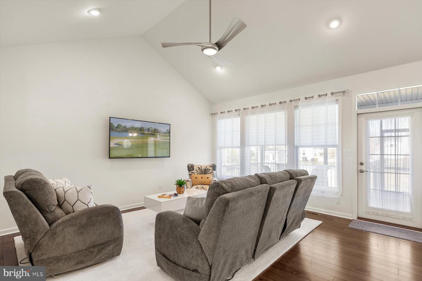 24032 Benjamin Harrison Cir Property Photo 4