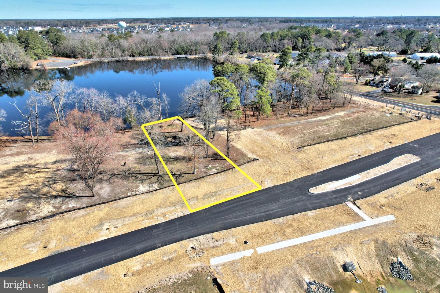 24072 Fishers Point Property Photo 1
