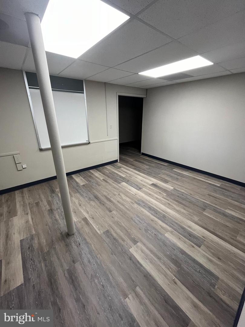 106 E Laurel St Property Photo 7