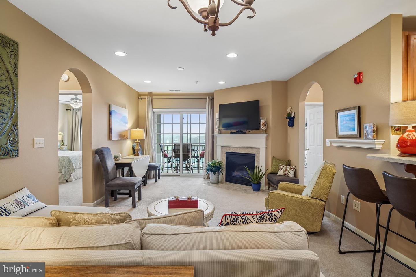 31568 Winterberry Pkwy #306 Property Photo 4