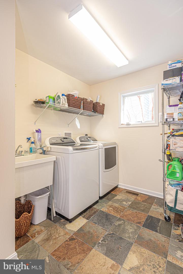 1502 Bay St Property Photo 36