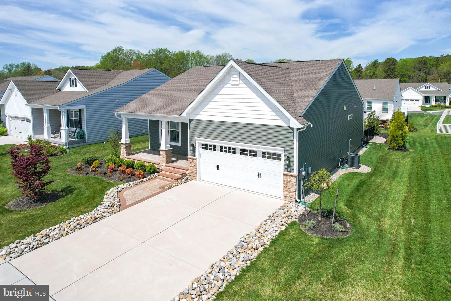 25087 Treeview Ln Property Photo 1