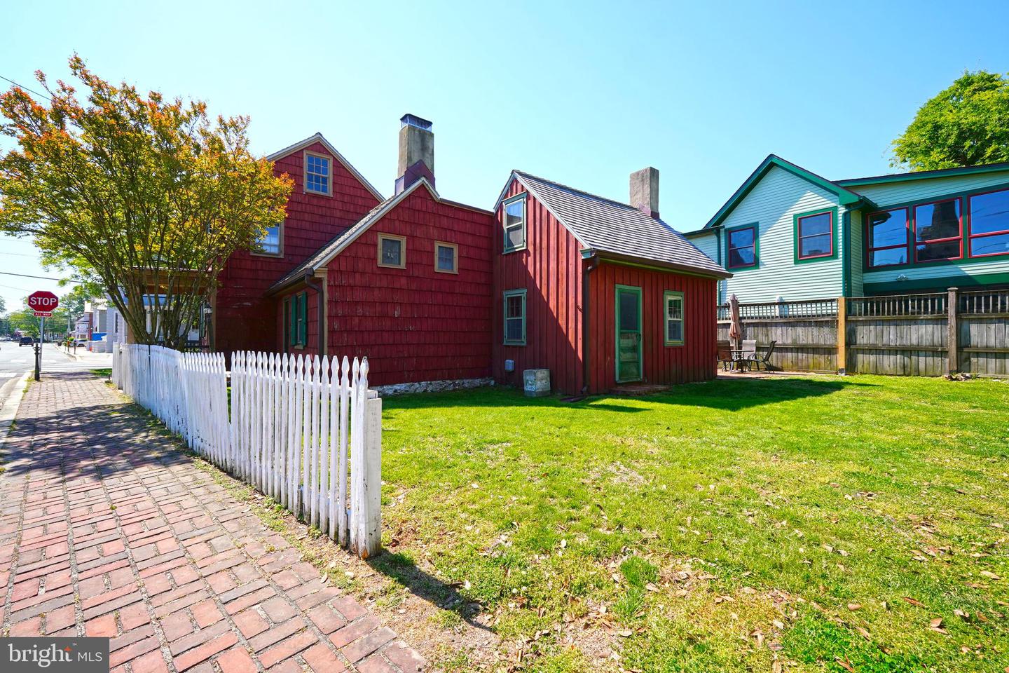 202 W 3rd St Property Photo 29