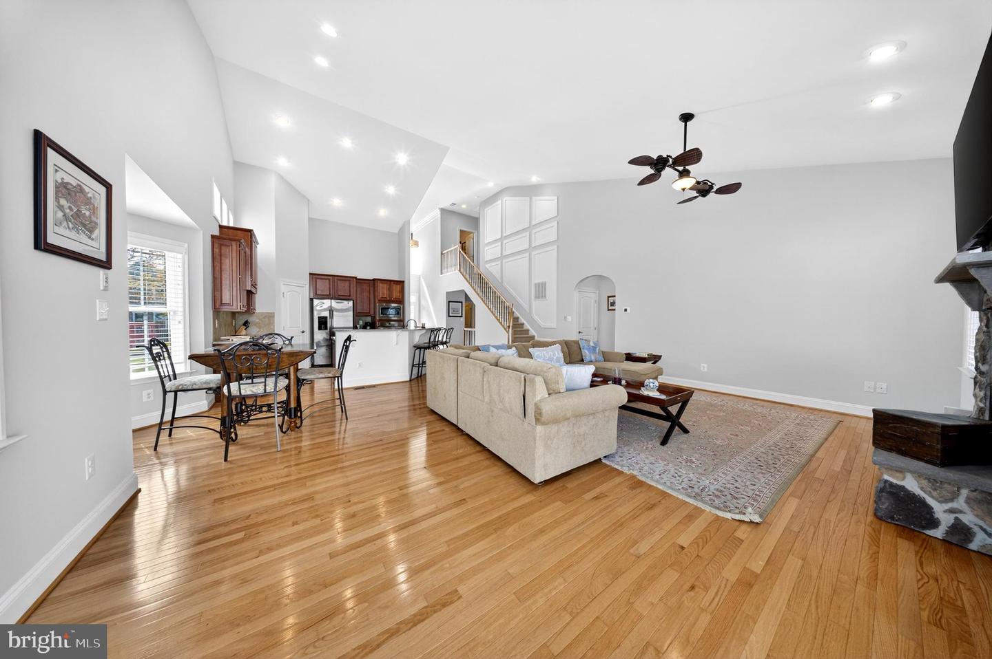 37419 Liverpool Ln Property Photo 8