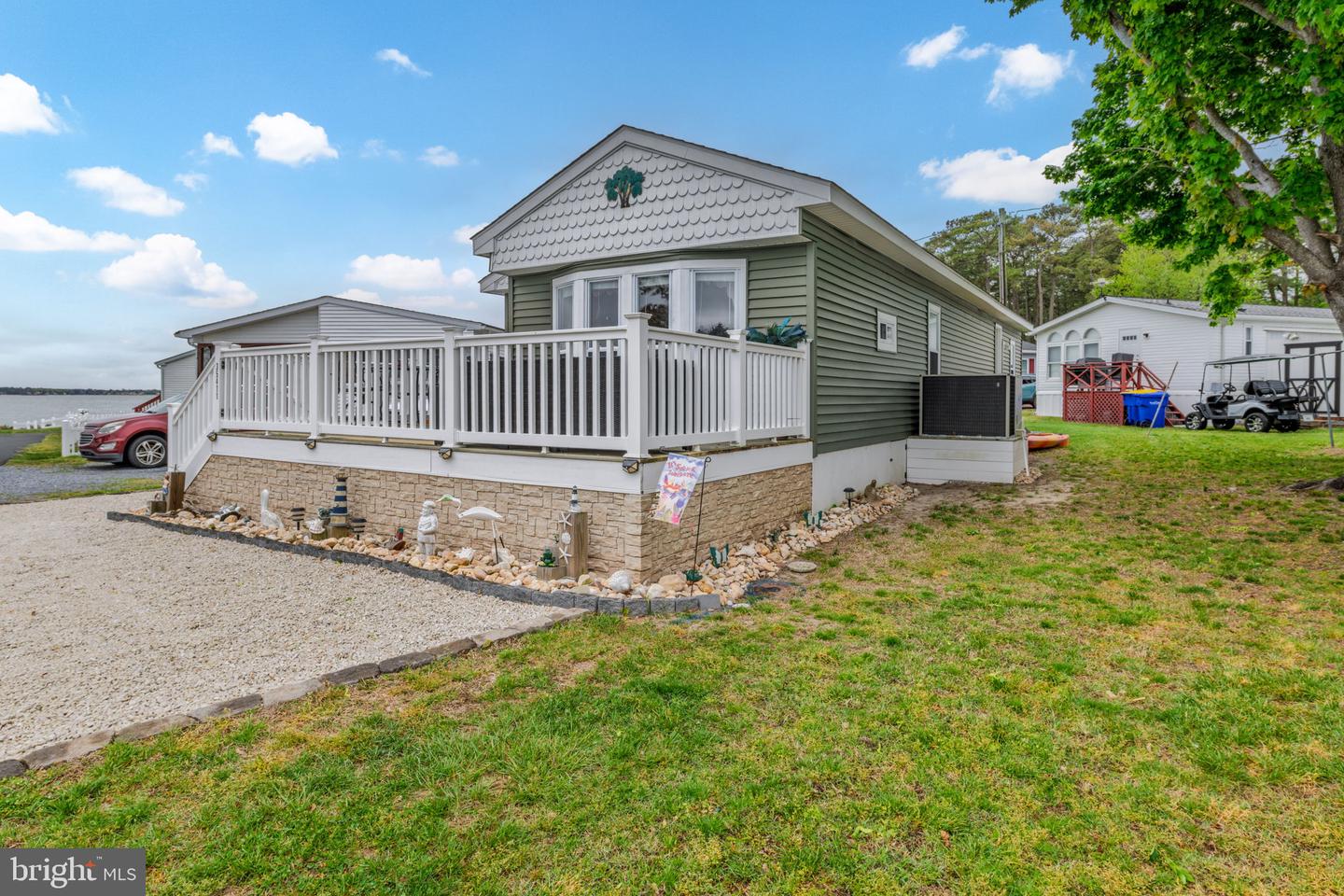 35411 W RIVER DR Property Photo 1