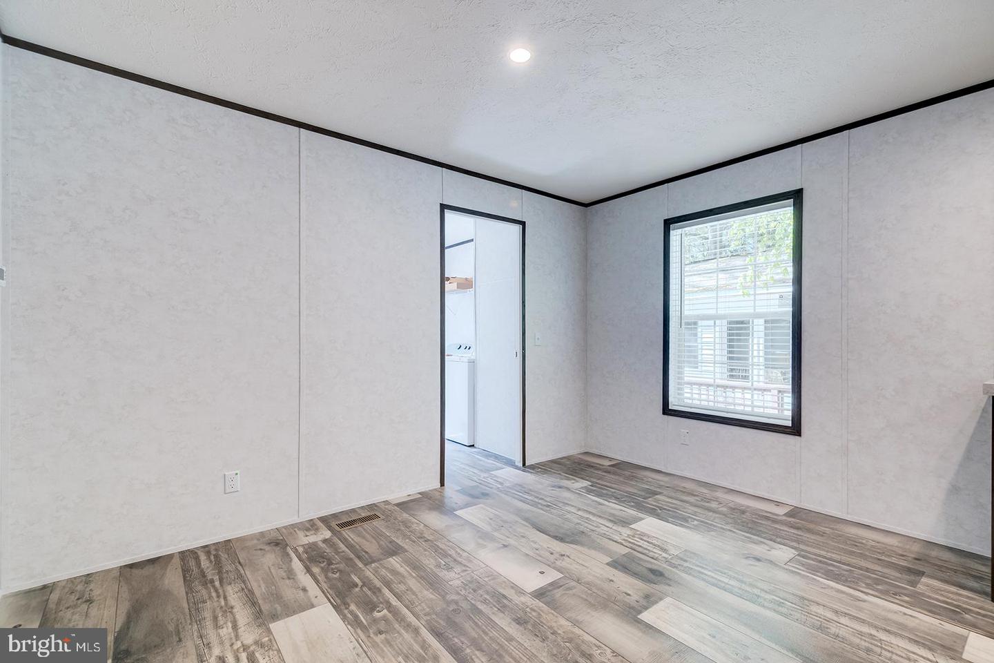 24505 White St Property Photo 16