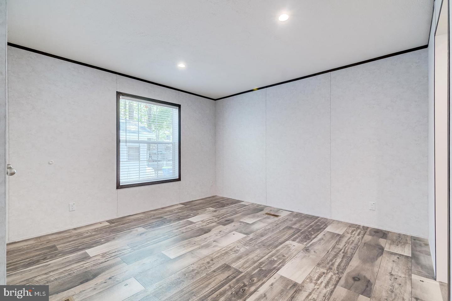 24505 White St Property Photo 17