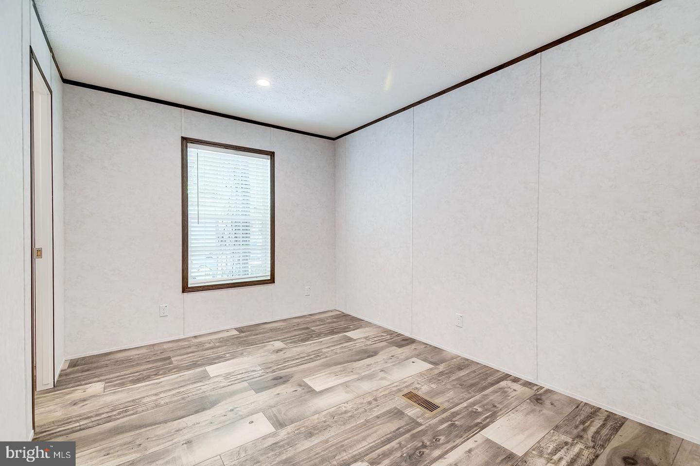 24505 White St Property Photo 22