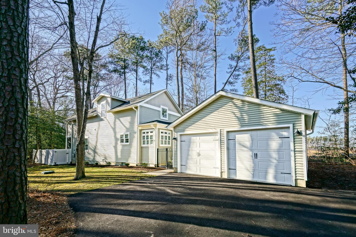35 AINTREE DR Property Photo 1