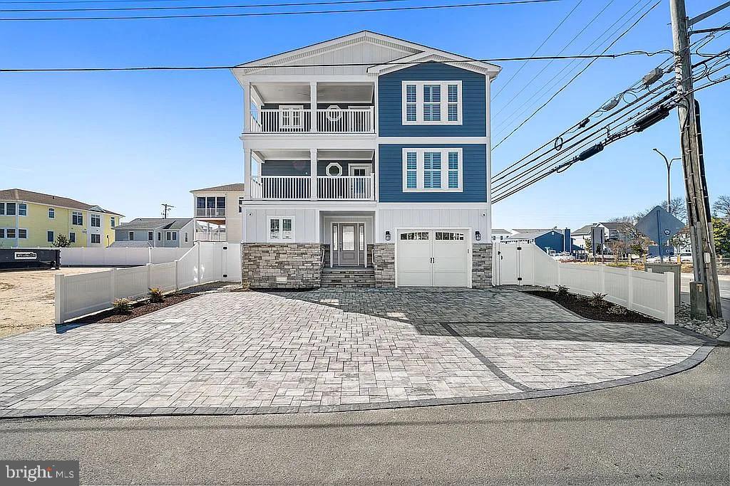 24 HOUSTON ST Property Photo 1
