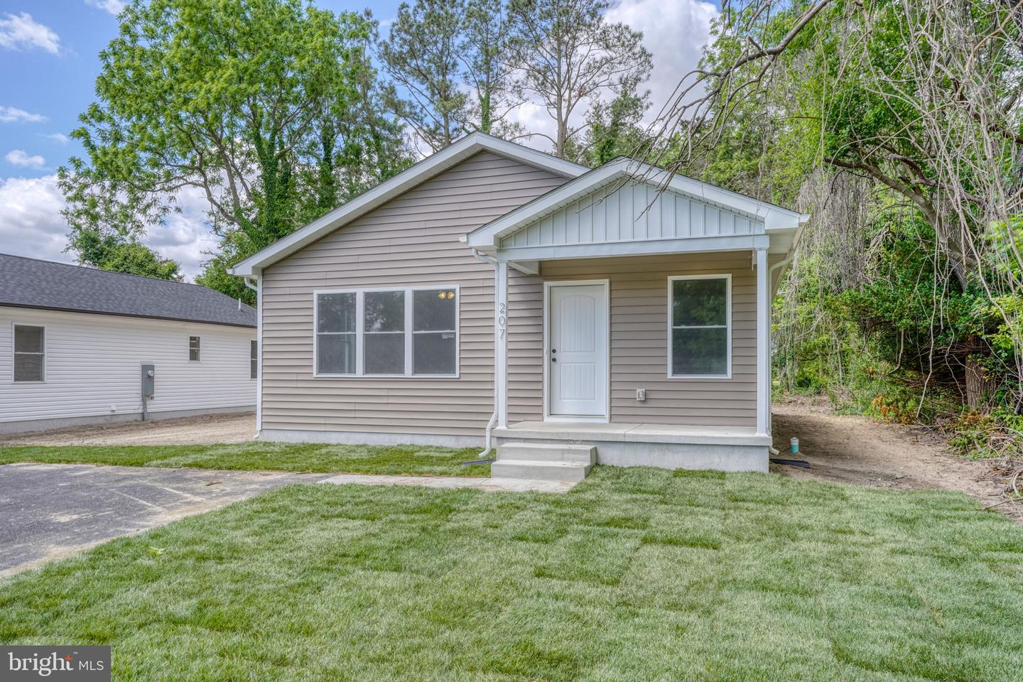 207 CHARLES WAY Property Photo 1