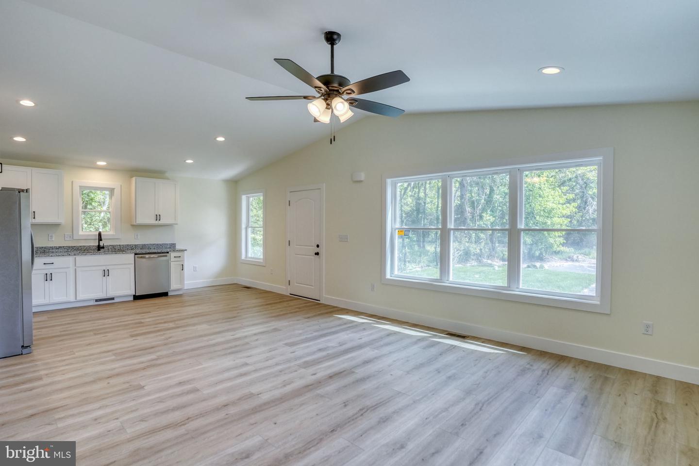 207 Charles Way Property Photo 4