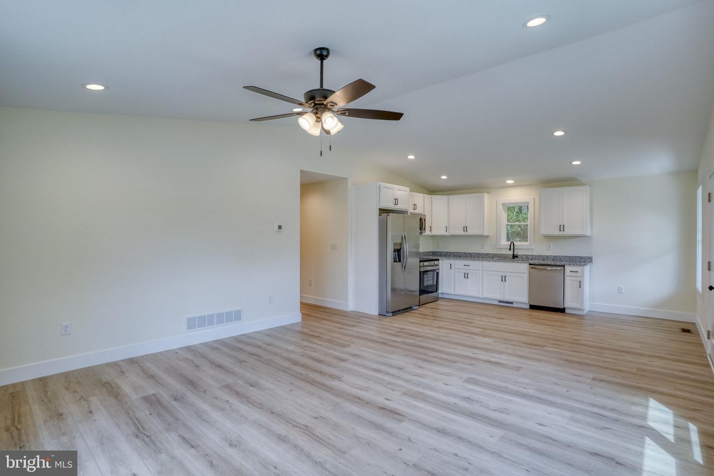 207 Charles Way Property Photo 8