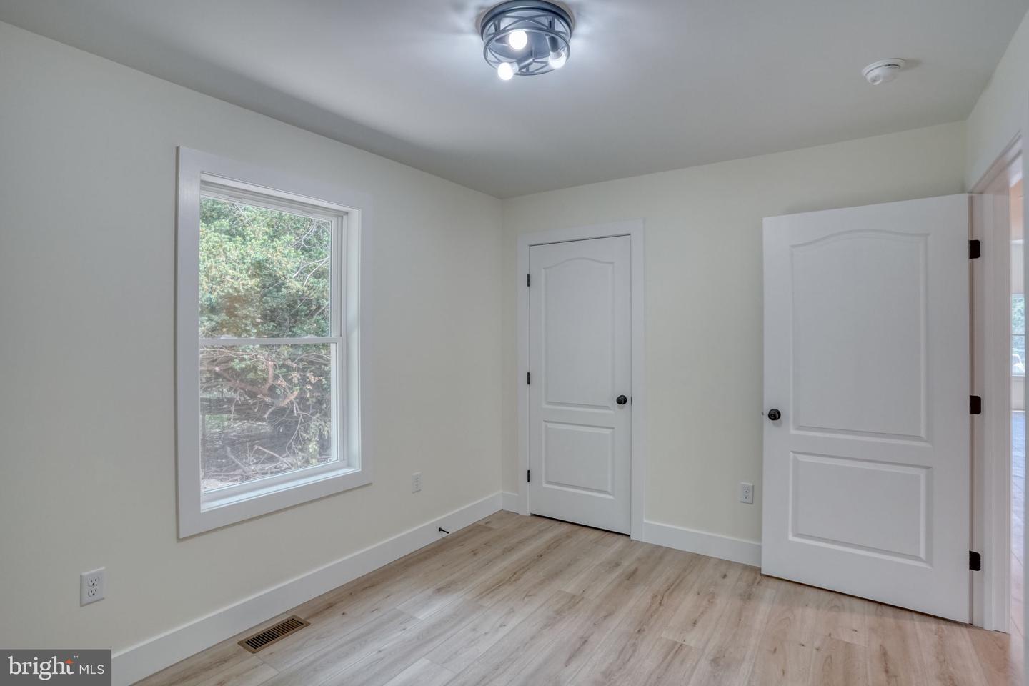207 Charles Way Property Photo 17