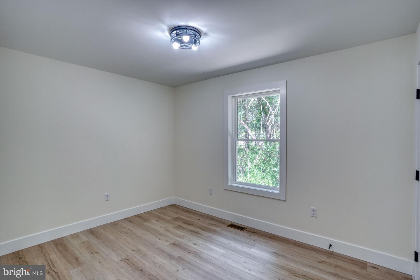 207 Charles Way Property Photo 18