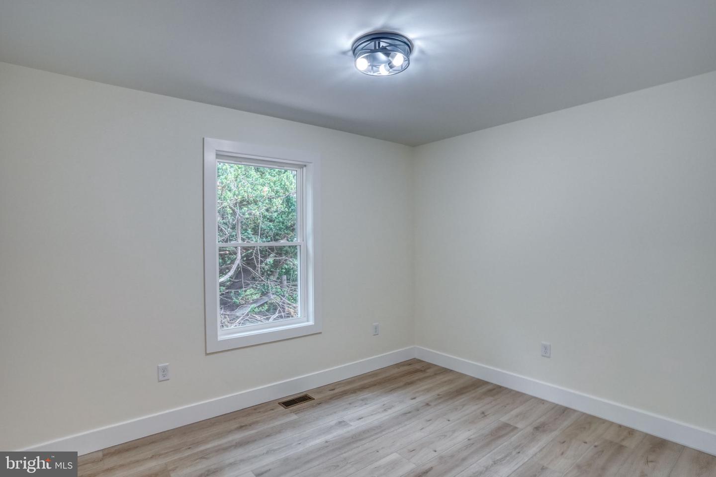 207 Charles Way Property Photo 20