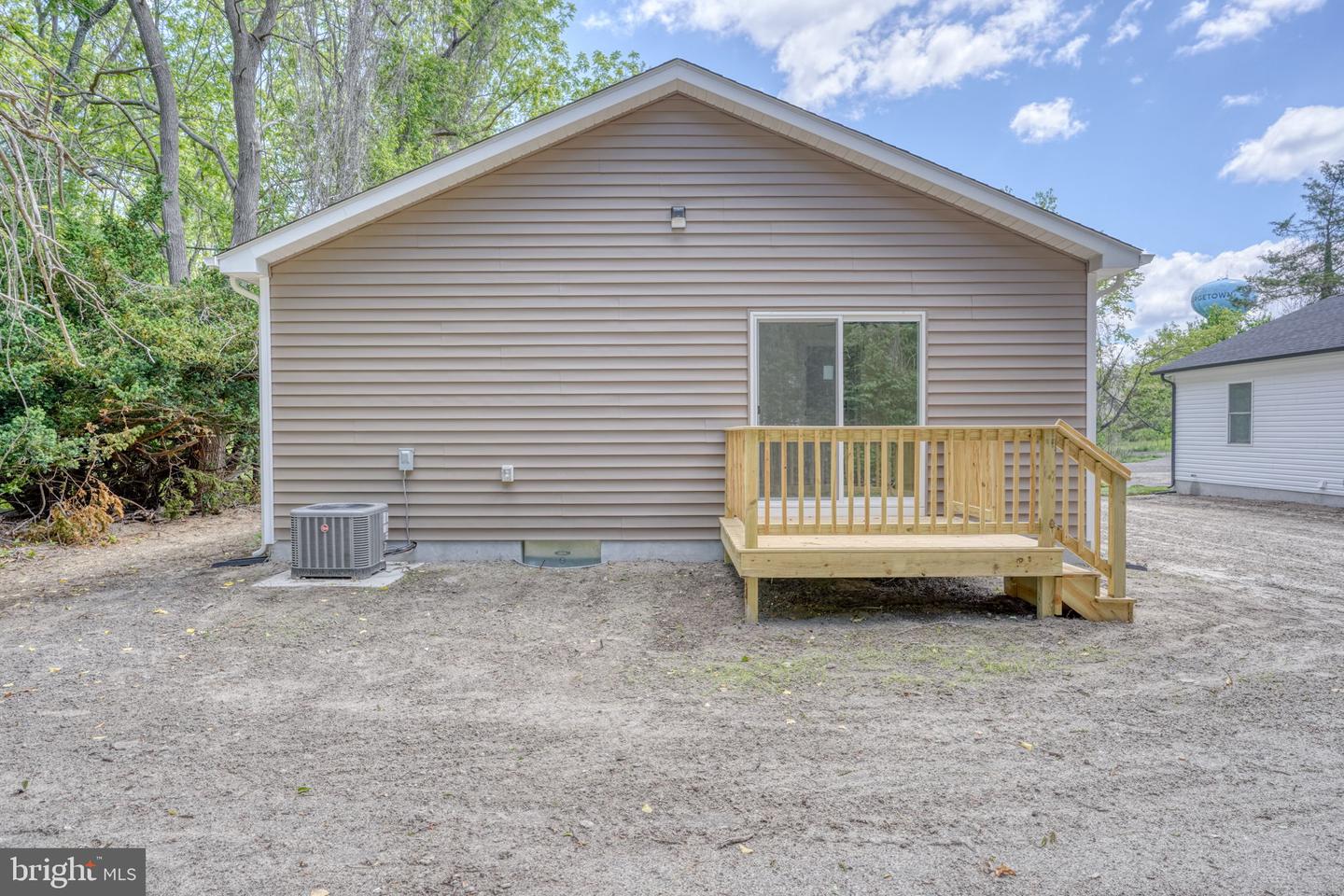 207 Charles Way Property Photo 23