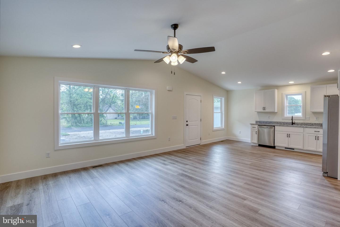 205 Charles Way Property Photo 6