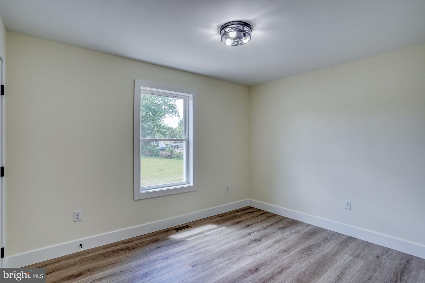 205 Charles Way Property Photo 14